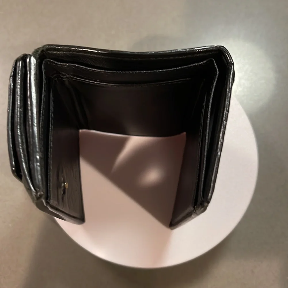 Bottega Veneta Authentic Man Leather Wallet in great condition